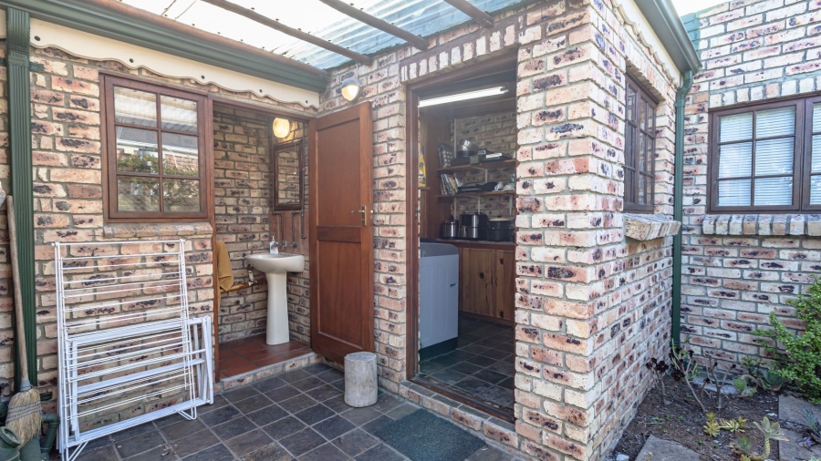 2 Bedroom Property for Sale in De Kelders Western Cape
